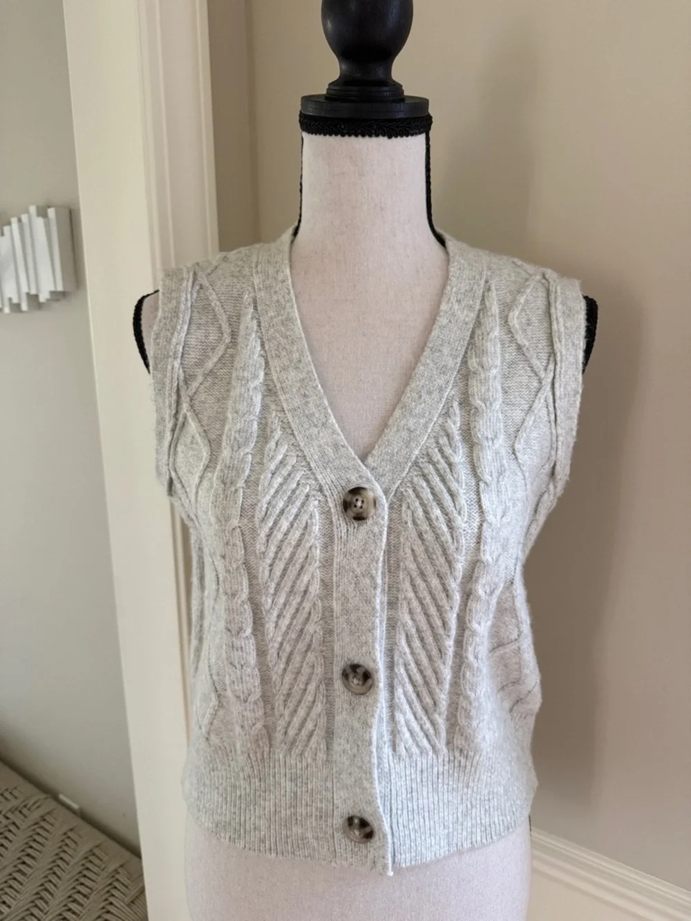Jessica Simpson Cable Knit Sweater Vest Small Gray Button Front Cozy